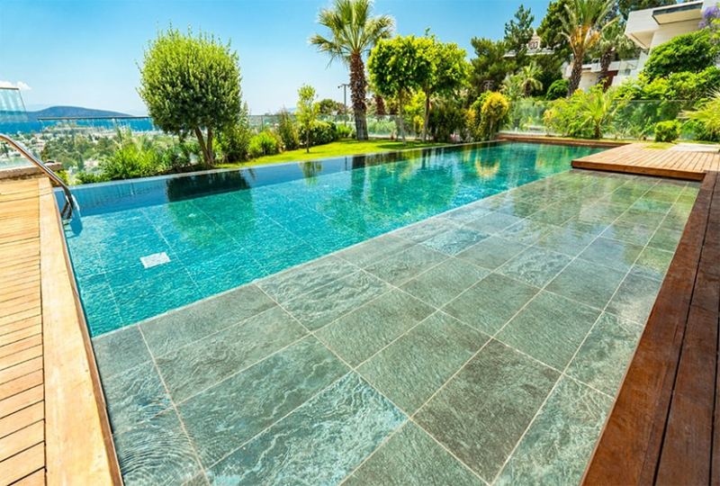 Бассейн с «морским» дном появится в сочинском отеле